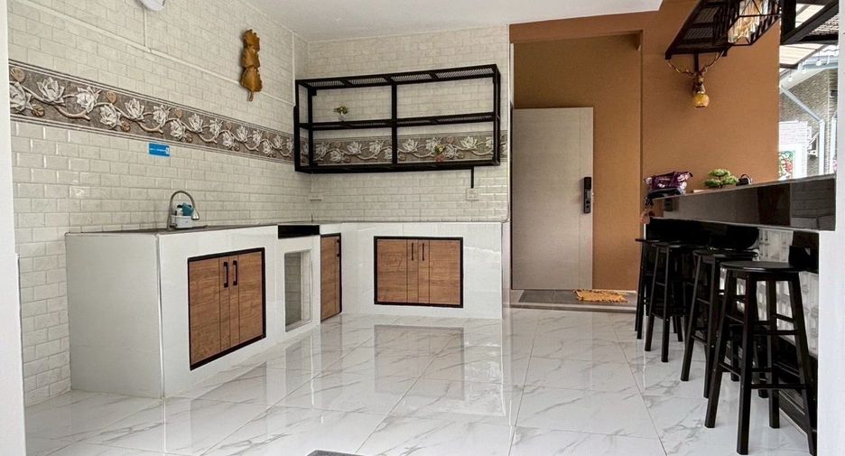 Casa en venta de 6 habitaciones en Klaeng, Rayong