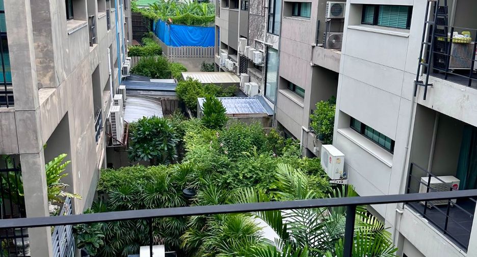 À louer 5 chambres maison de ville à Suan Luang, Bangkok