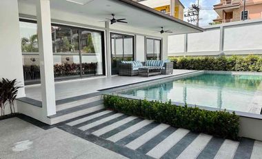 Villa en alquiler de 4 habitaciones en Bang Lamung, Chonburi