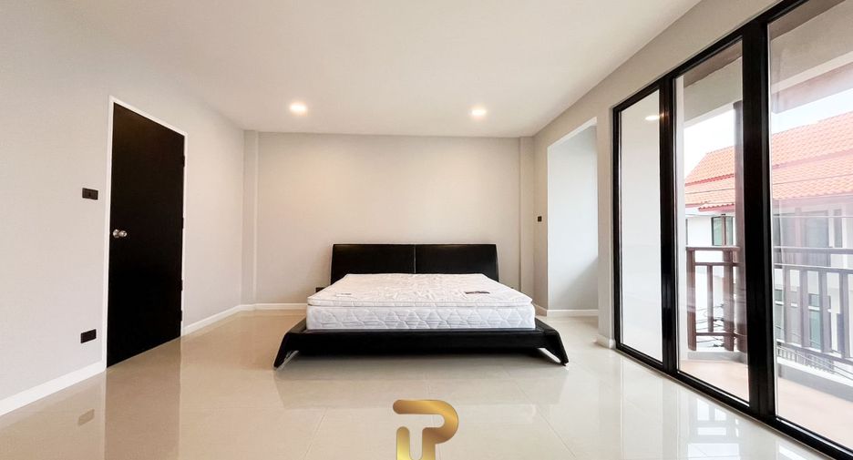 For sale 4 bedrooms townhouse in Bang Lamung, Chonburi