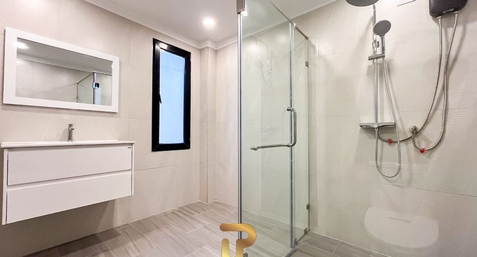 For sale 4 bedrooms townhouse in Bang Lamung, Chonburi