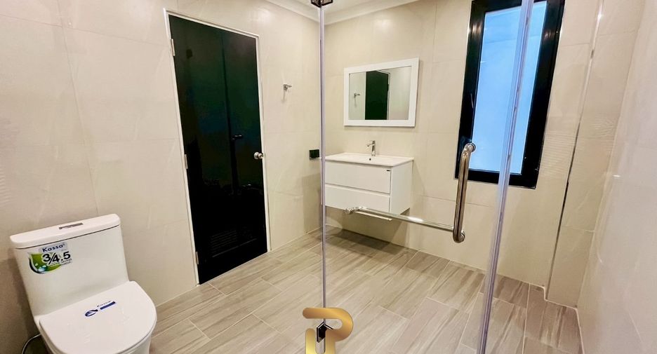 For sale 4 bedrooms townhouse in Bang Lamung, Chonburi