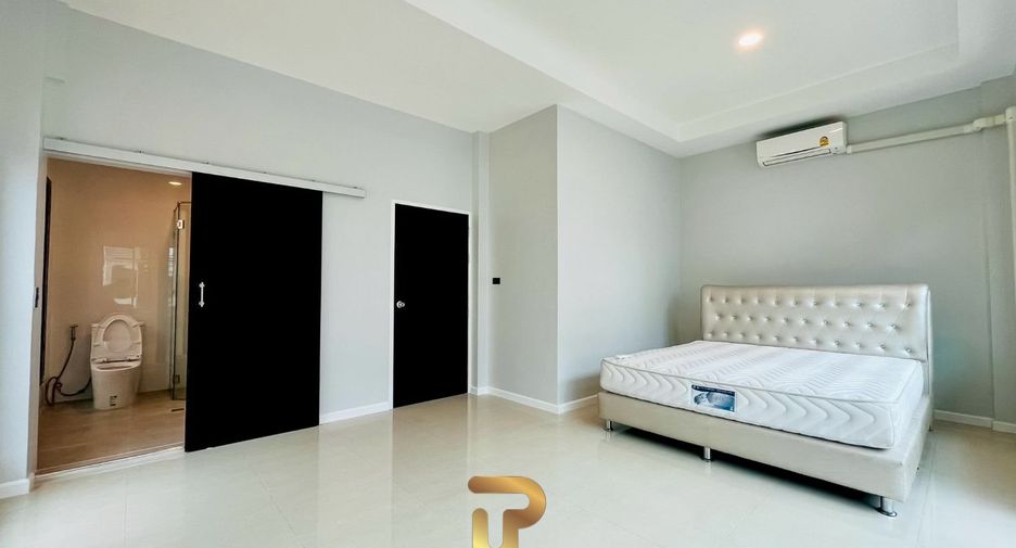 For sale 4 bedrooms townhouse in Bang Lamung, Chonburi