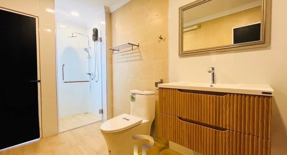 For sale 4 bedrooms townhouse in Bang Lamung, Chonburi