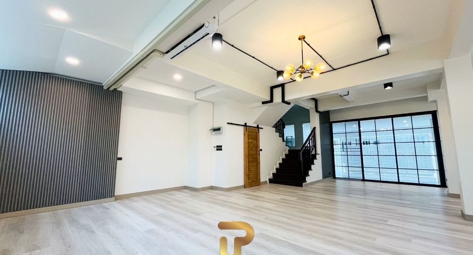 For sale 4 bedrooms townhouse in Bang Lamung, Chonburi