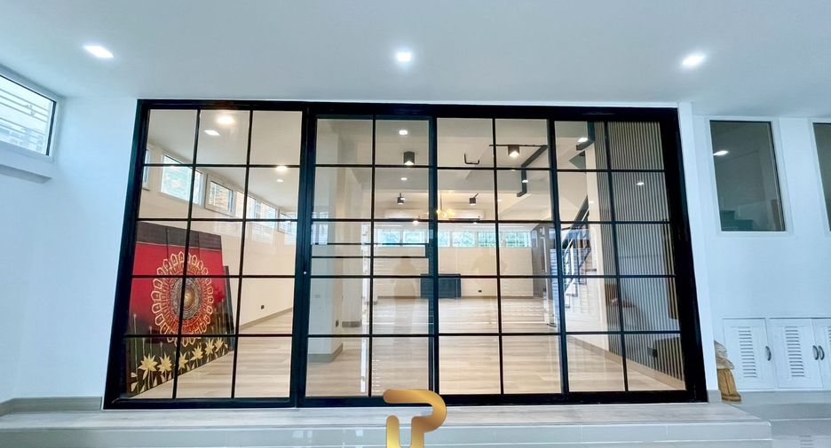 For sale 4 bedrooms townhouse in Bang Lamung, Chonburi