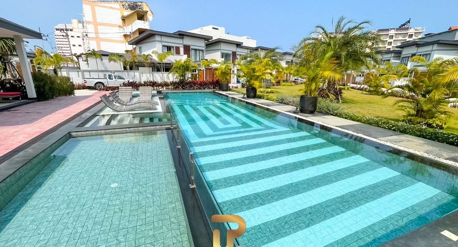 For sale 4 bedrooms townhouse in Bang Lamung, Chonburi