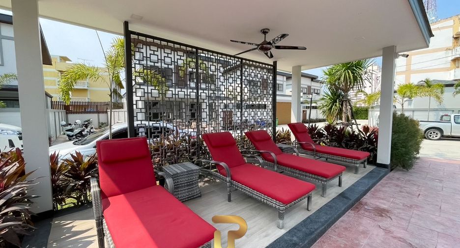 For sale 4 bedrooms townhouse in Bang Lamung, Chonburi