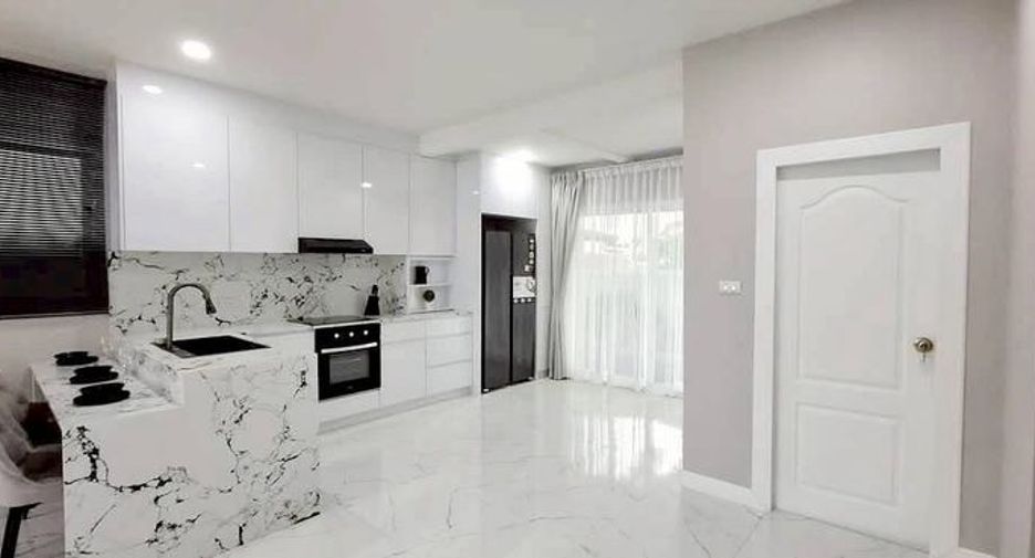 Casa en venta de 4 habitaciones en Bang Lamung, Chonburi