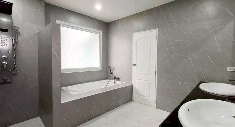 Casa en venta de 4 habitaciones en Bang Lamung, Chonburi