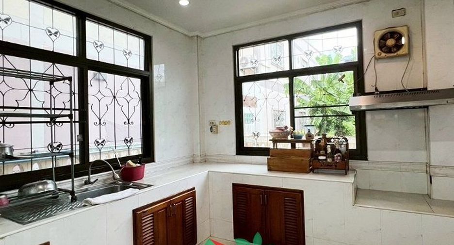 À vendre 4 chambres maison à Krathum Baen, Samut Sakhon