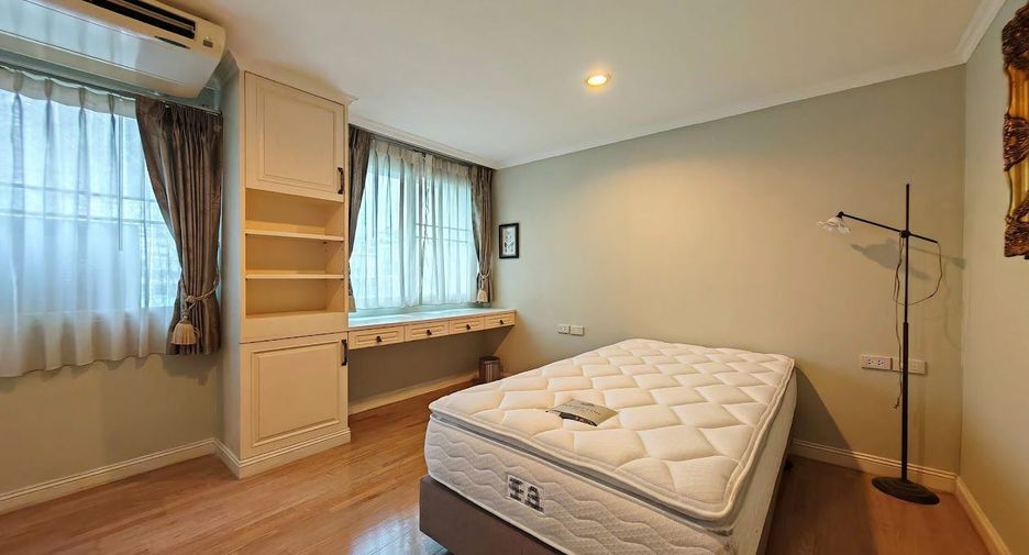 For rent 2 bedrooms condo in Pathum Wan, Bangkok