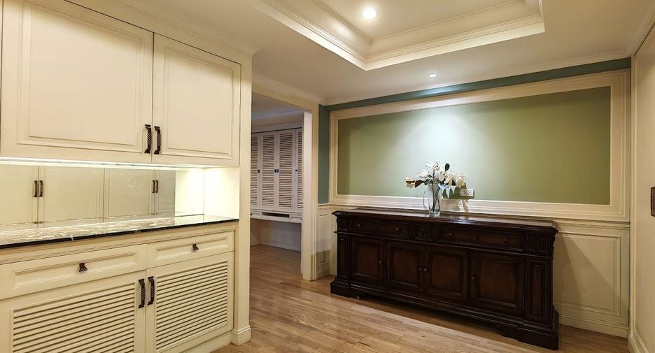 For rent 2 bedrooms condo in Pathum Wan, Bangkok