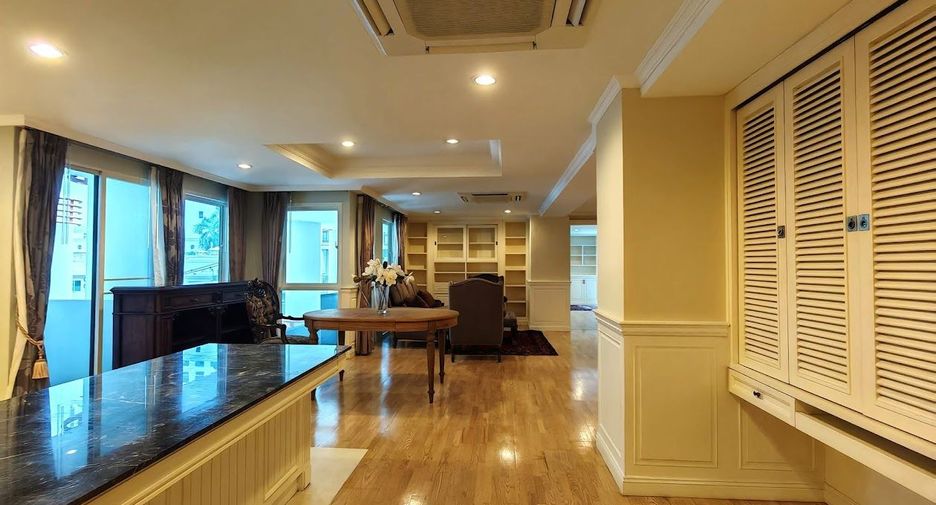 For rent 2 bedrooms condo in Pathum Wan, Bangkok