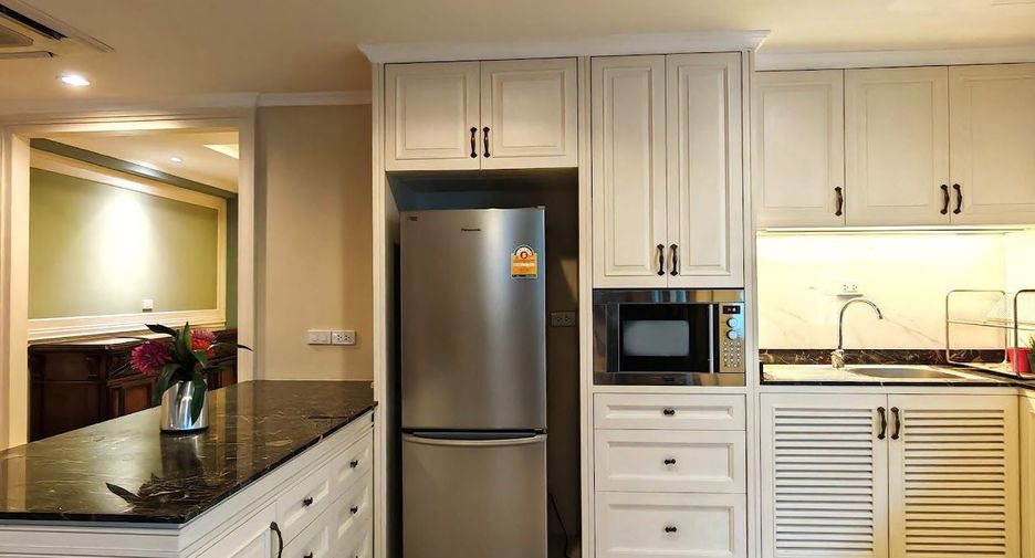 For rent 2 bedrooms condo in Pathum Wan, Bangkok