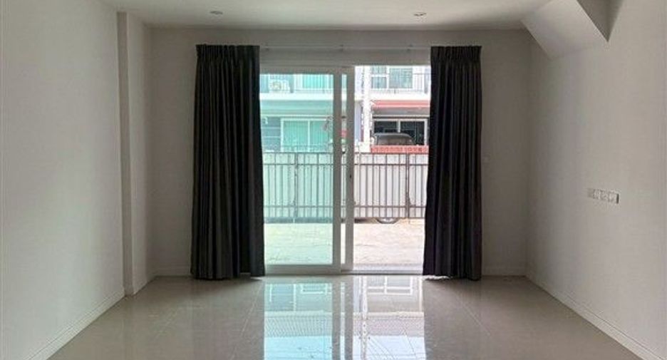 Reihenhaus zur Miete und zum Kauf mit 3 Zimmer in Lam Luk Ka, Pathum Thani