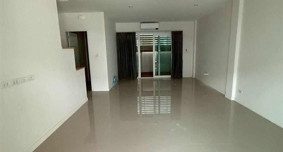 Reihenhaus zur Miete und zum Kauf mit 3 Zimmer in Lam Luk Ka, Pathum Thani