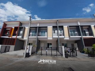 Casa adosada en venta de 3 habitaciones en Mueang Pathum Thani, Pathum Thani