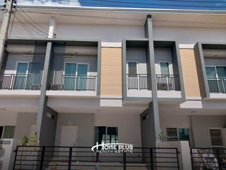 Casa adosada en venta de 3 habitaciones en Mueang Pathum Thani, Pathum Thani