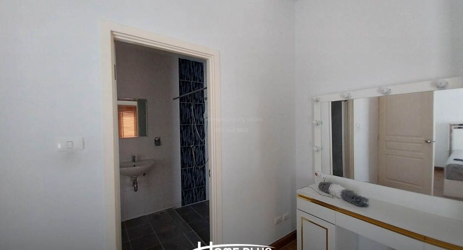 For sale 3 bedrooms townhouse in Mueang Pathum Thani, Pathum Thani