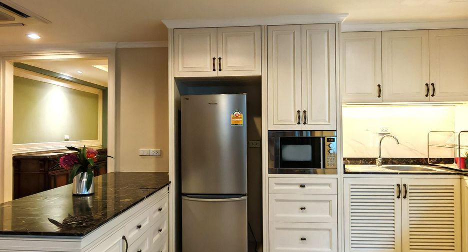 For rent 2 bedrooms condo in Pathum Wan, Bangkok