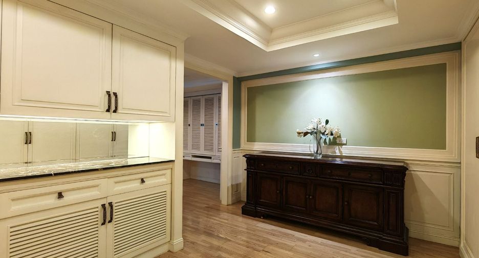 For rent 2 bedrooms condo in Pathum Wan, Bangkok