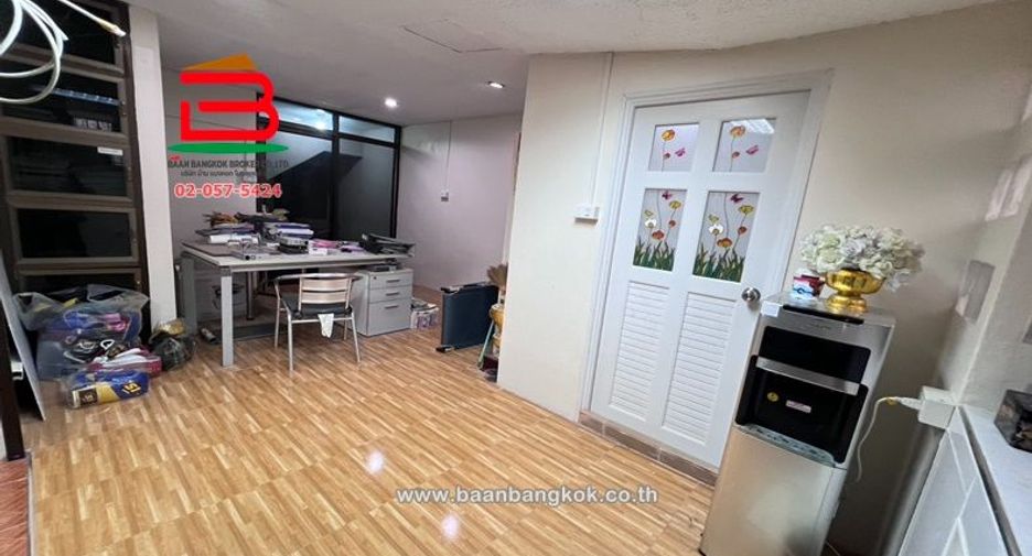 出租 3 卧室 联排别墅 在 Phaya Thai, 曼谷