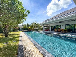 For sale 3 bedrooms villa in Cha Am, Phetchaburi