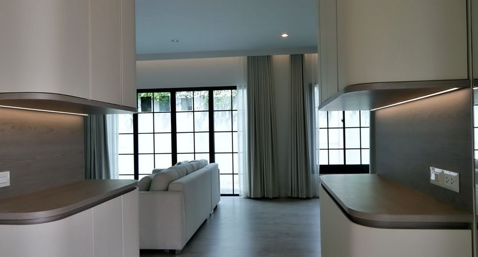 Casa en venta de 4 habitaciones en Pak Kret, Nonthaburi