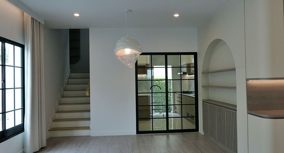 Casa en venta de 4 habitaciones en Pak Kret, Nonthaburi