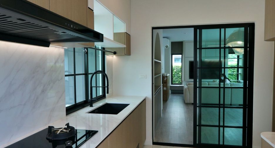 Casa en venta de 4 habitaciones en Pak Kret, Nonthaburi