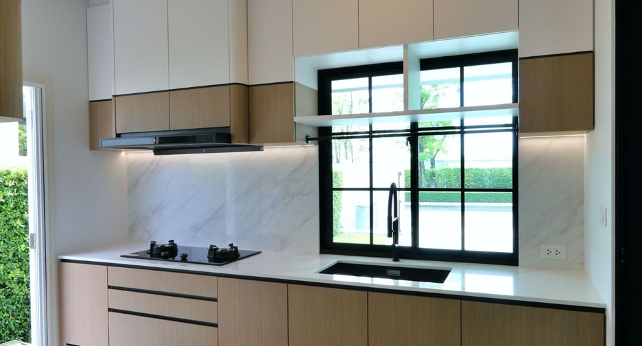 Casa en venta de 4 habitaciones en Pak Kret, Nonthaburi