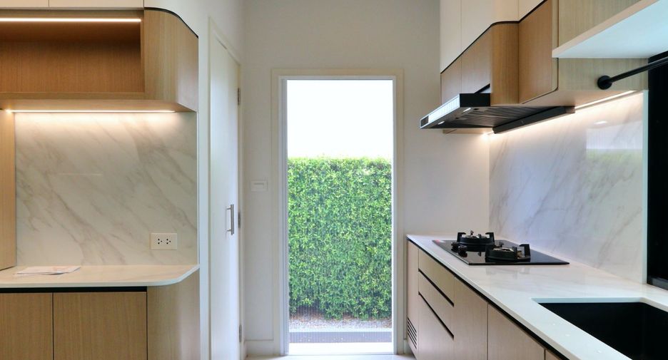 Casa en venta de 4 habitaciones en Pak Kret, Nonthaburi