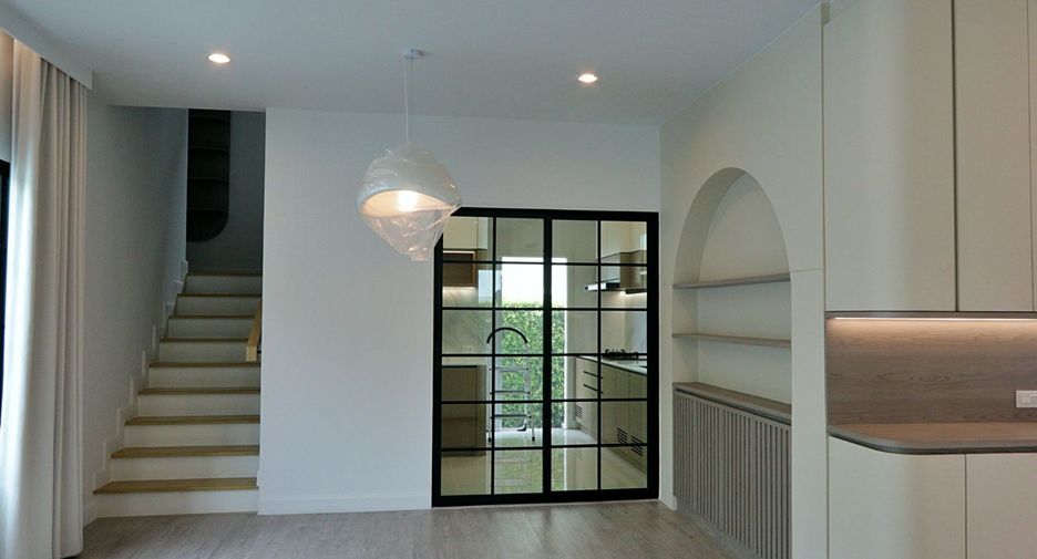 Casa en venta de 4 habitaciones en Pak Kret, Nonthaburi