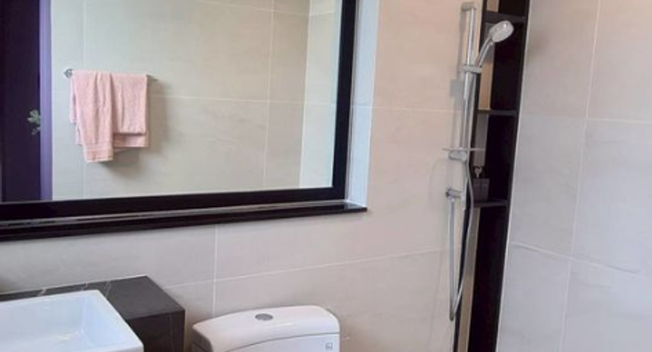 For sale 4 bedrooms house in Lat Krabang, Bangkok