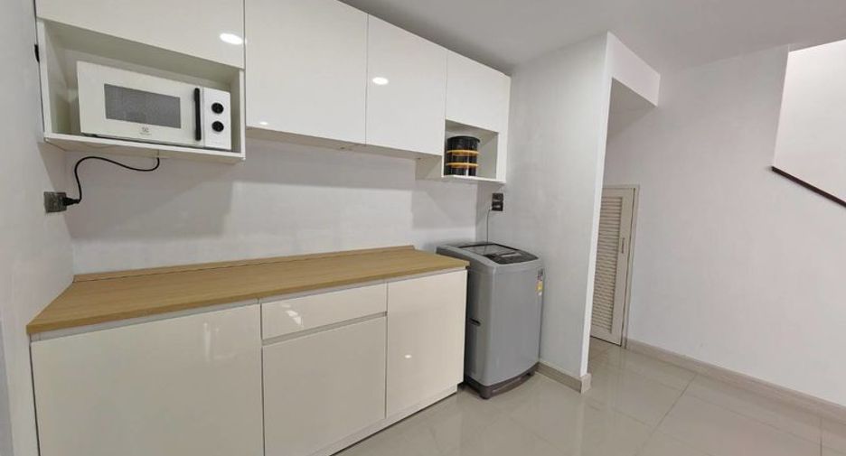 For rent and for sale 4 bedrooms house in Bang Lamung, Chonburi