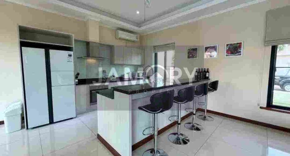 For rent 5 bedrooms house in East Pattaya, Pattaya