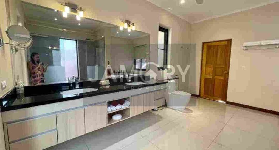 For rent 5 bedrooms house in East Pattaya, Pattaya
