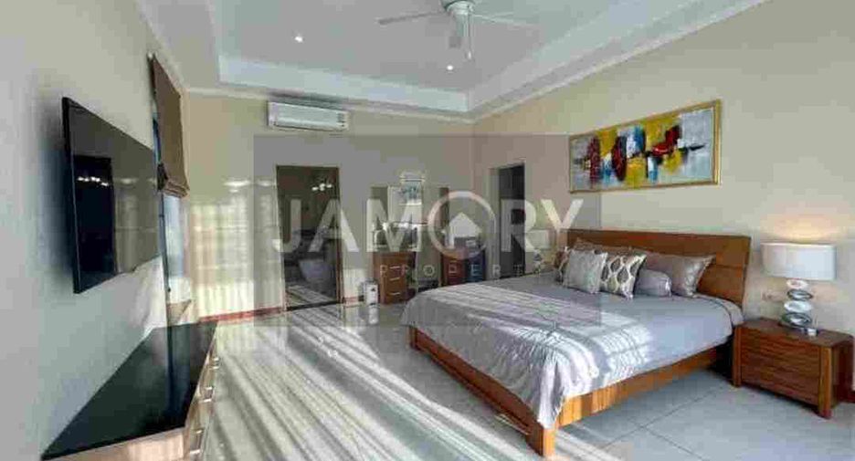 For rent 5 bedrooms house in East Pattaya, Pattaya