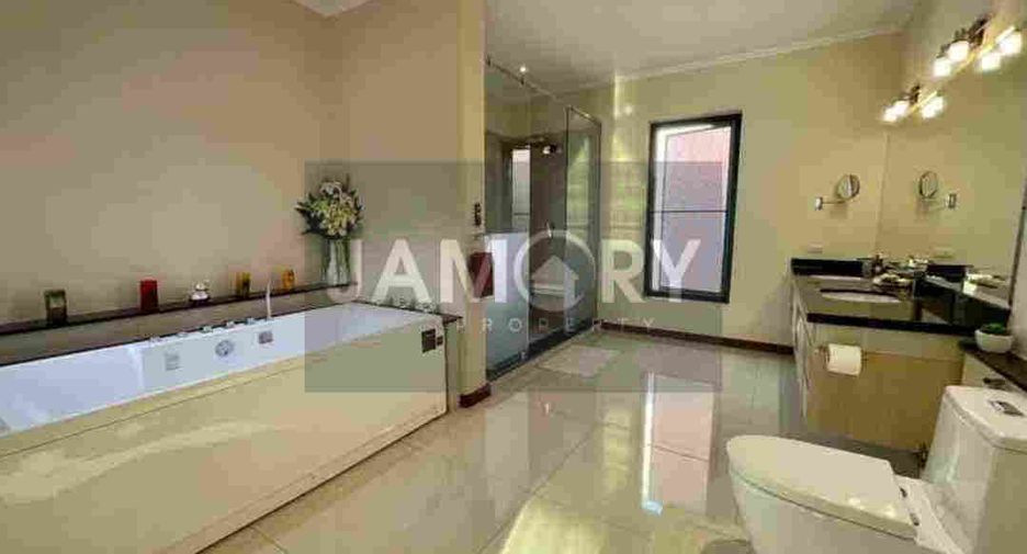 For rent 5 bedrooms house in East Pattaya, Pattaya