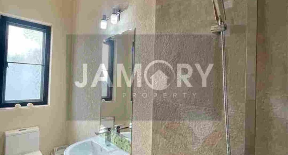 For rent 5 bedrooms house in East Pattaya, Pattaya