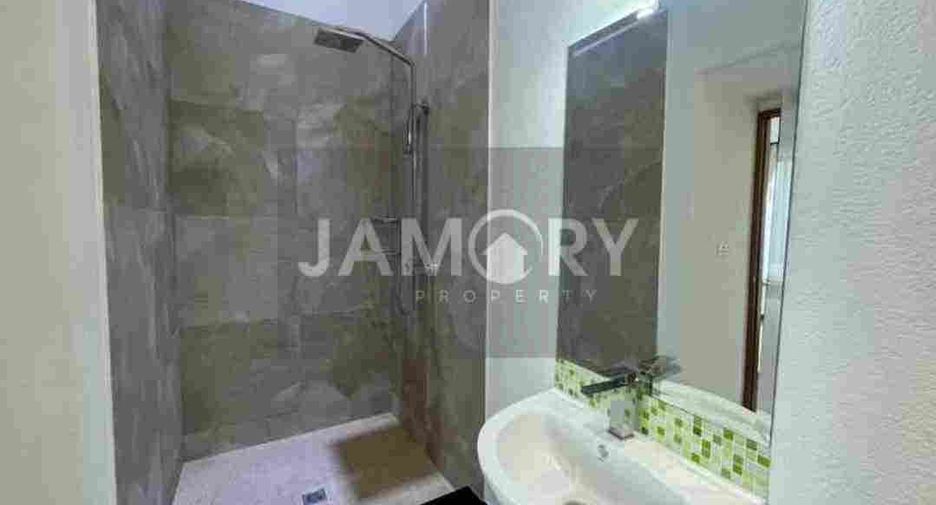 For rent 5 bedrooms house in East Pattaya, Pattaya