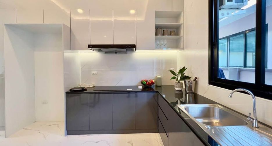 For sale 4 bedrooms house in Bang Lamung, Chonburi
