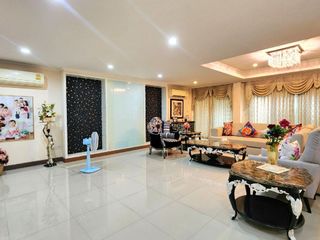 For sale 5 ベッドルーム house in Khlong Toei, Bangkok