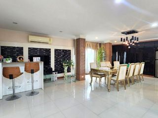 For sale 5 ベッドルーム house in Khlong Toei, Bangkok