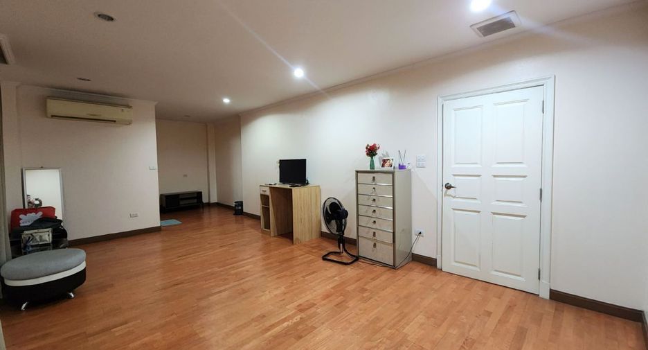 For sale 5 ベッドルーム house in Khlong Toei, Bangkok