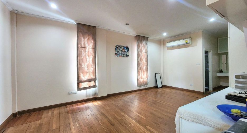 For sale 5 ベッドルーム house in Khlong Toei, Bangkok