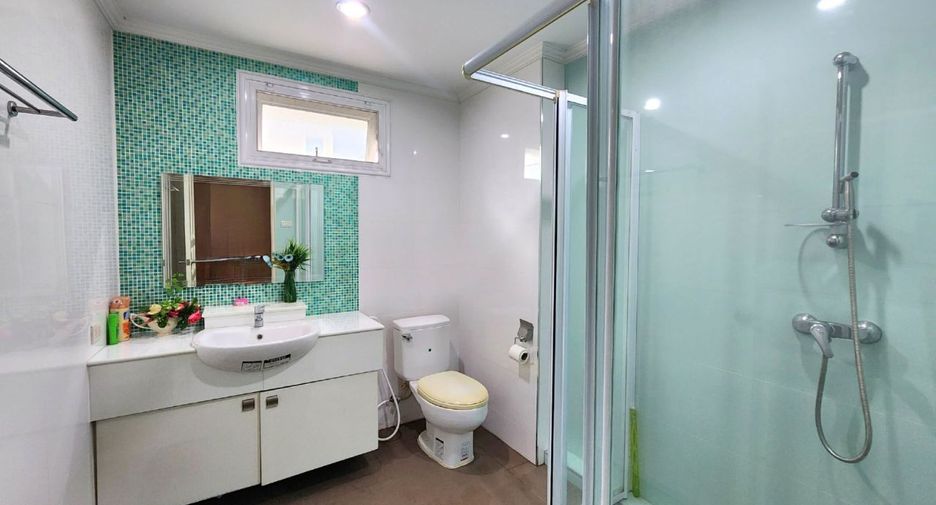 For sale 5 ベッドルーム house in Khlong Toei, Bangkok