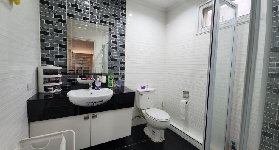 For sale 5 ベッドルーム house in Khlong Toei, Bangkok