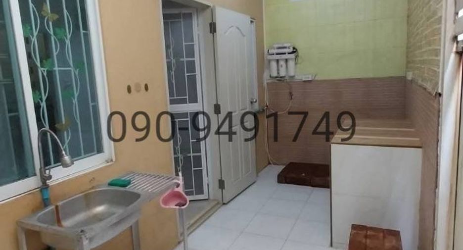 For rent 3 bedrooms townhouse in Lat Krabang, Bangkok